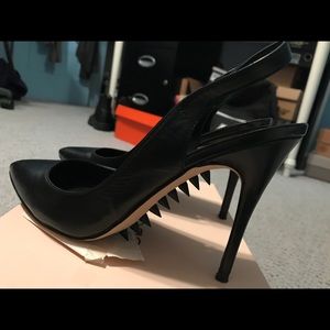 Black leather BCBG heels W8M